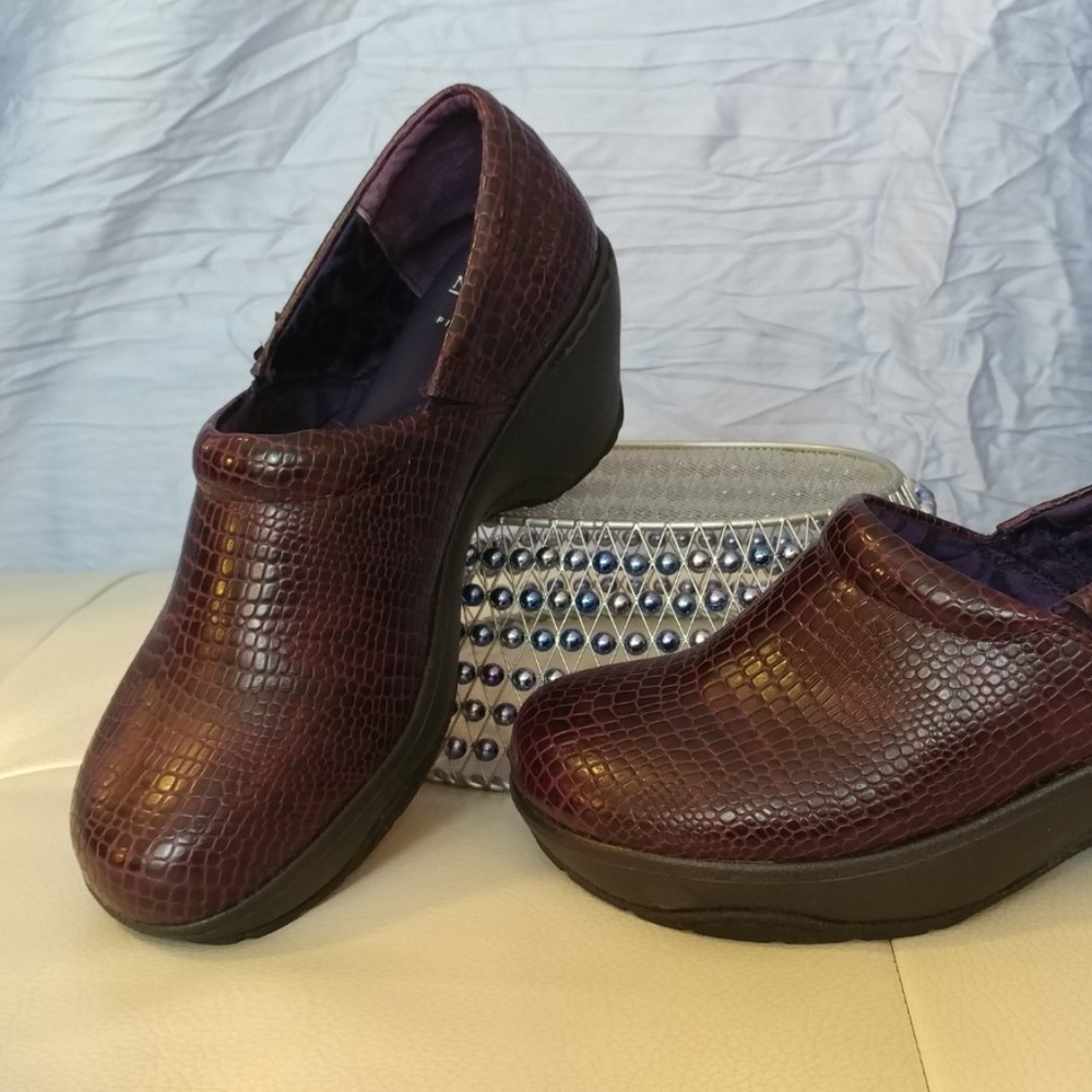 Nurse Mates Pillow Top Bryar Clogs